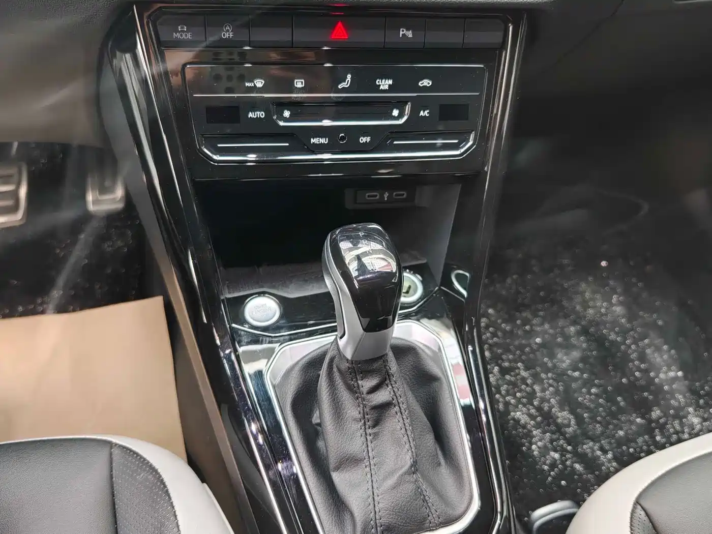 Фото 24 - Volkswagen T-ROC