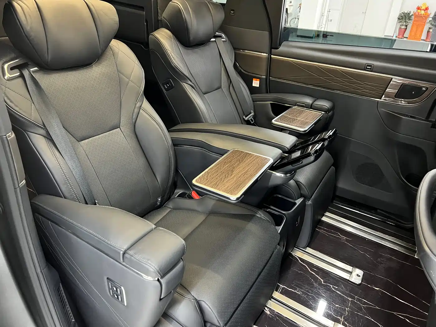 Toyota Vellfire 2024 Crown Hybrid 2.5L Executive Premium Edition фото 13