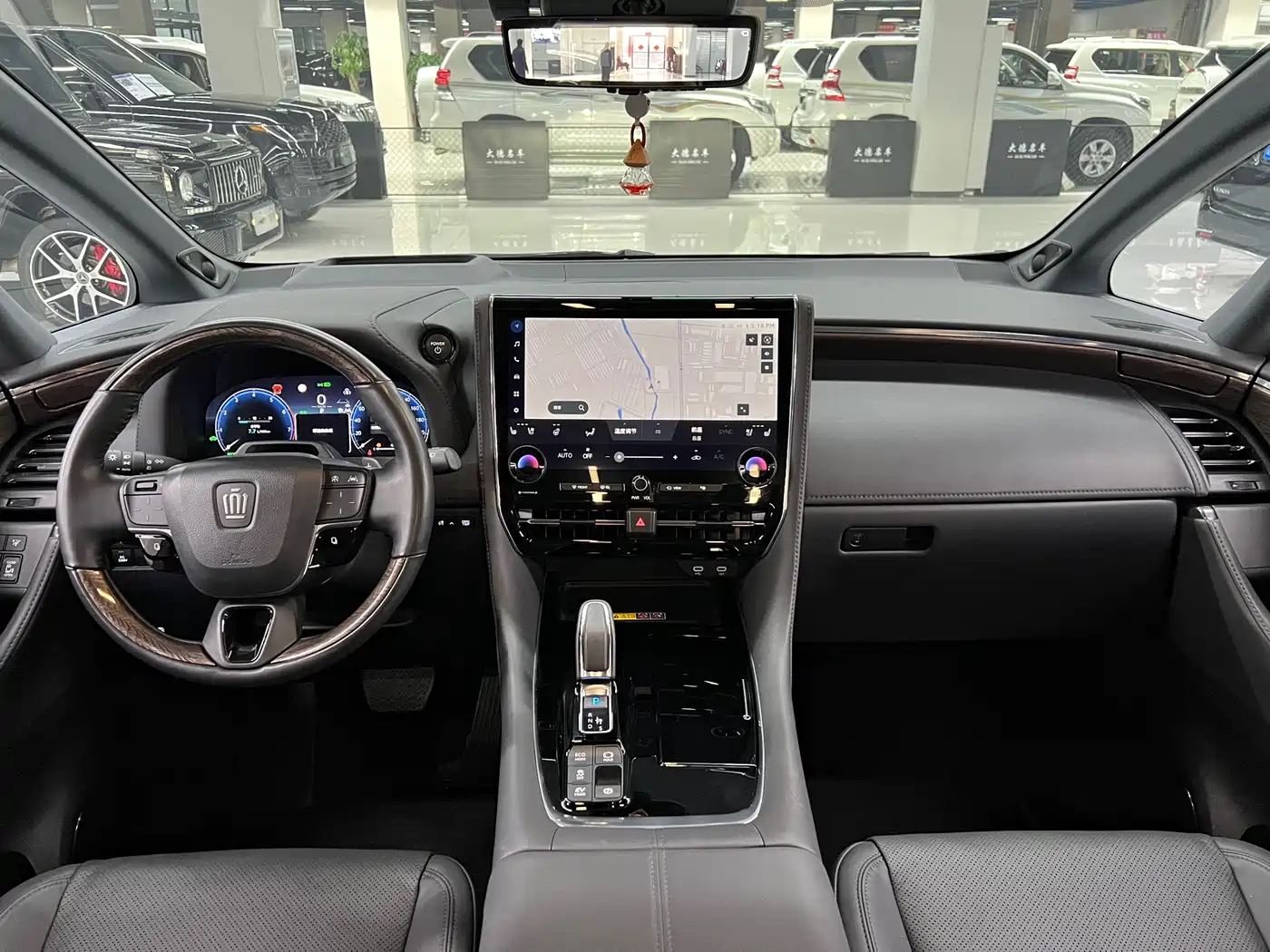 Toyota Vellfire 2024 Crown Hybrid 2.5L Executive Premium Edition фото 15