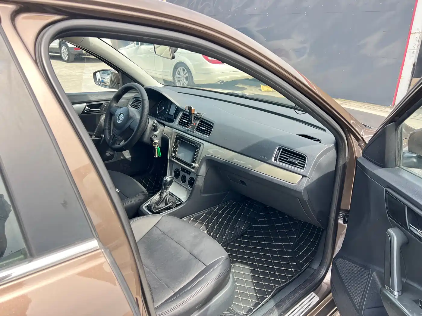 Volkswagen Lavida Tour 2013 1.6L Auto Luxury фото 18