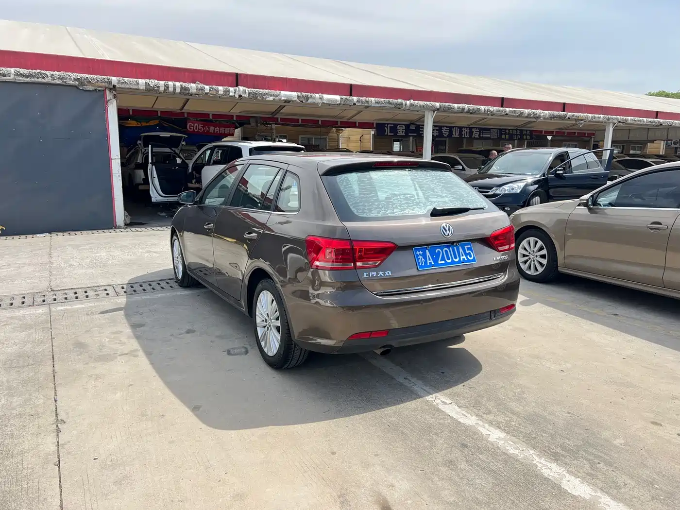 Volkswagen Lavida Tour 2013 1.6L Auto Luxury фото 23