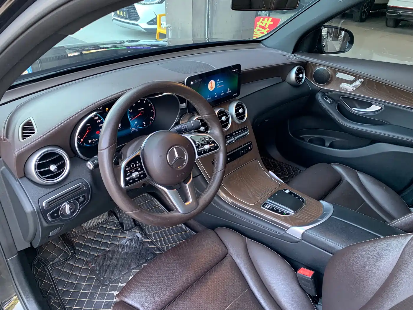 Mercedes-Benz GLC 2020 Facelift GLC 260 L 4MATIC Luxury фото 10