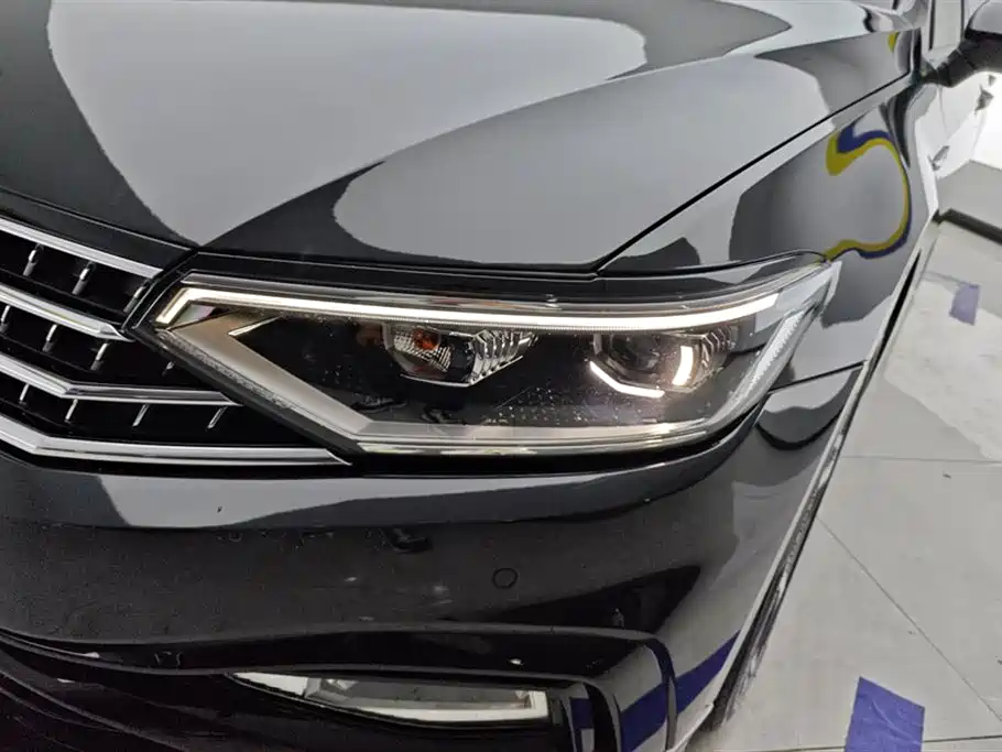 Volkswagen Magotan 2023 Model 2 Million Commemorative Edition 330TSI DSG Luxury фото 5