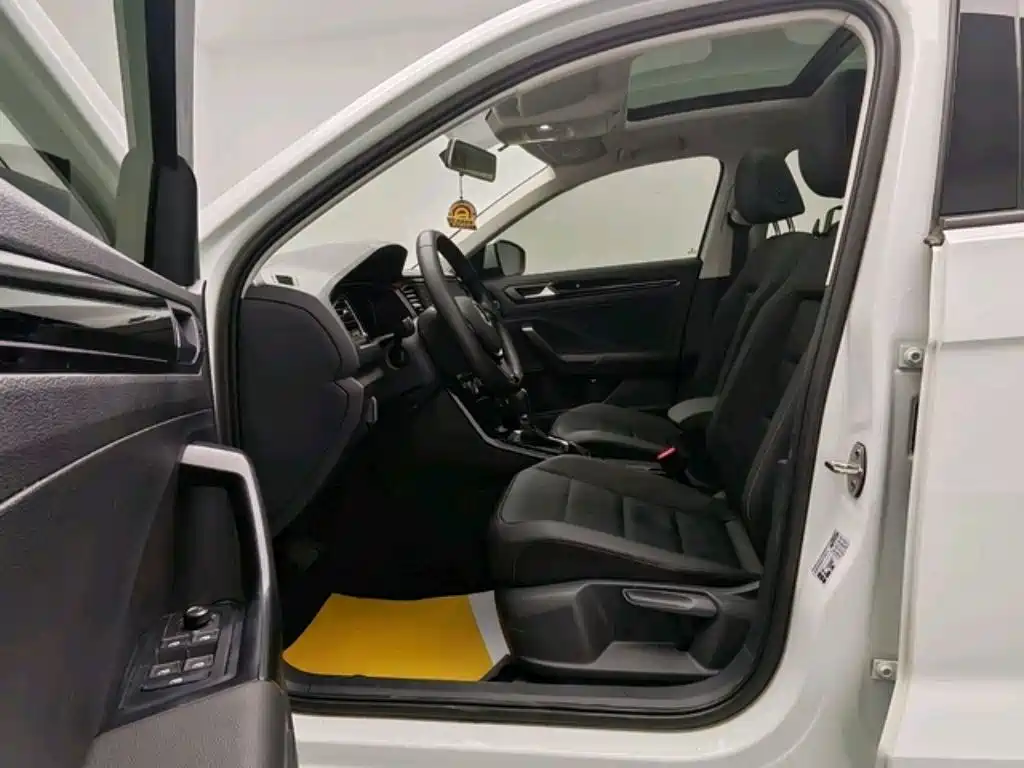 Volkswagen T-ROC 2021 Facelift 280TSI DSG 2WD Comfort Smart Connect Edition фото 8