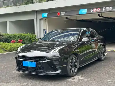 Lynk & Co 03