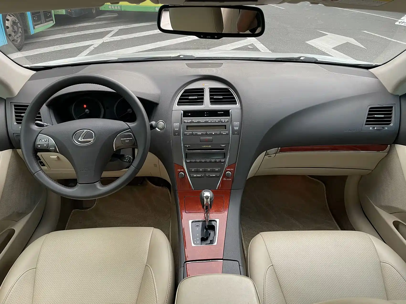 Фото 8 - Lexus ES