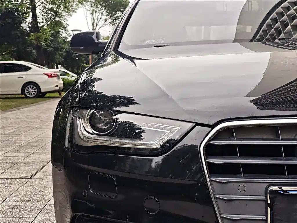 Audi A4L 2013 35 TFSI Automatic Comfort фото 4