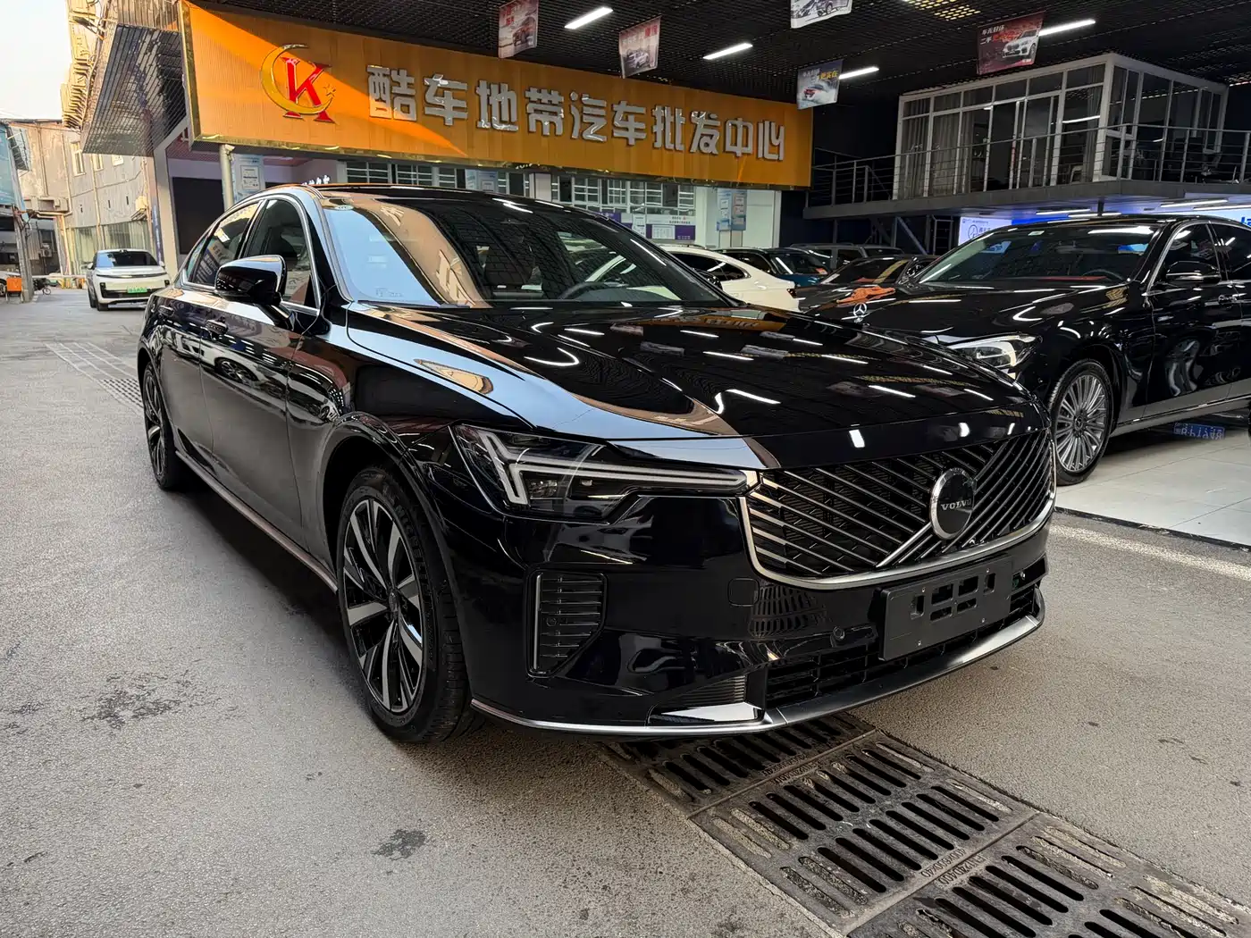 VOLVO S90