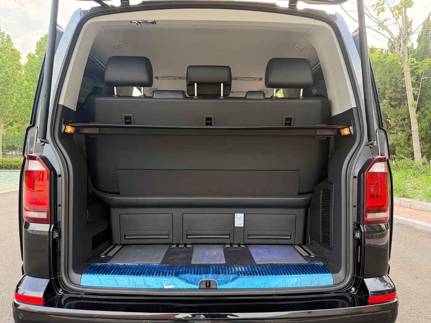 Volkswagen Multivan 2018 2.0TSI 4WD Explorer Edition 7-Seater фото 26