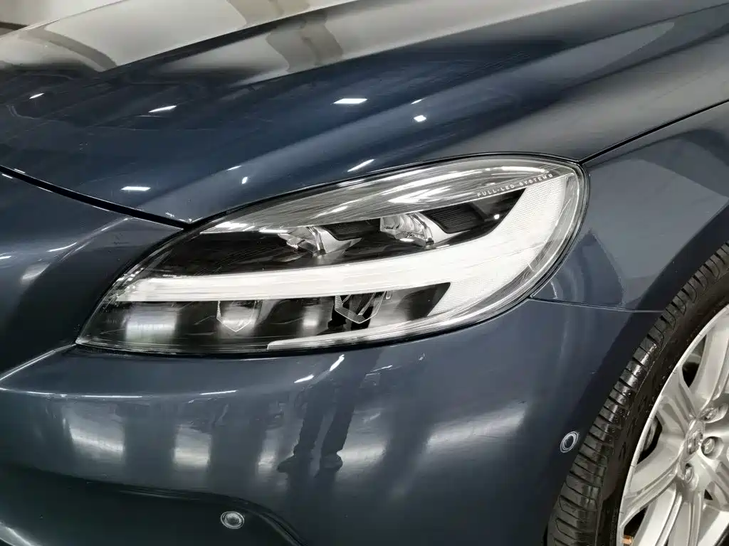 Photo 7 - Volvo V40