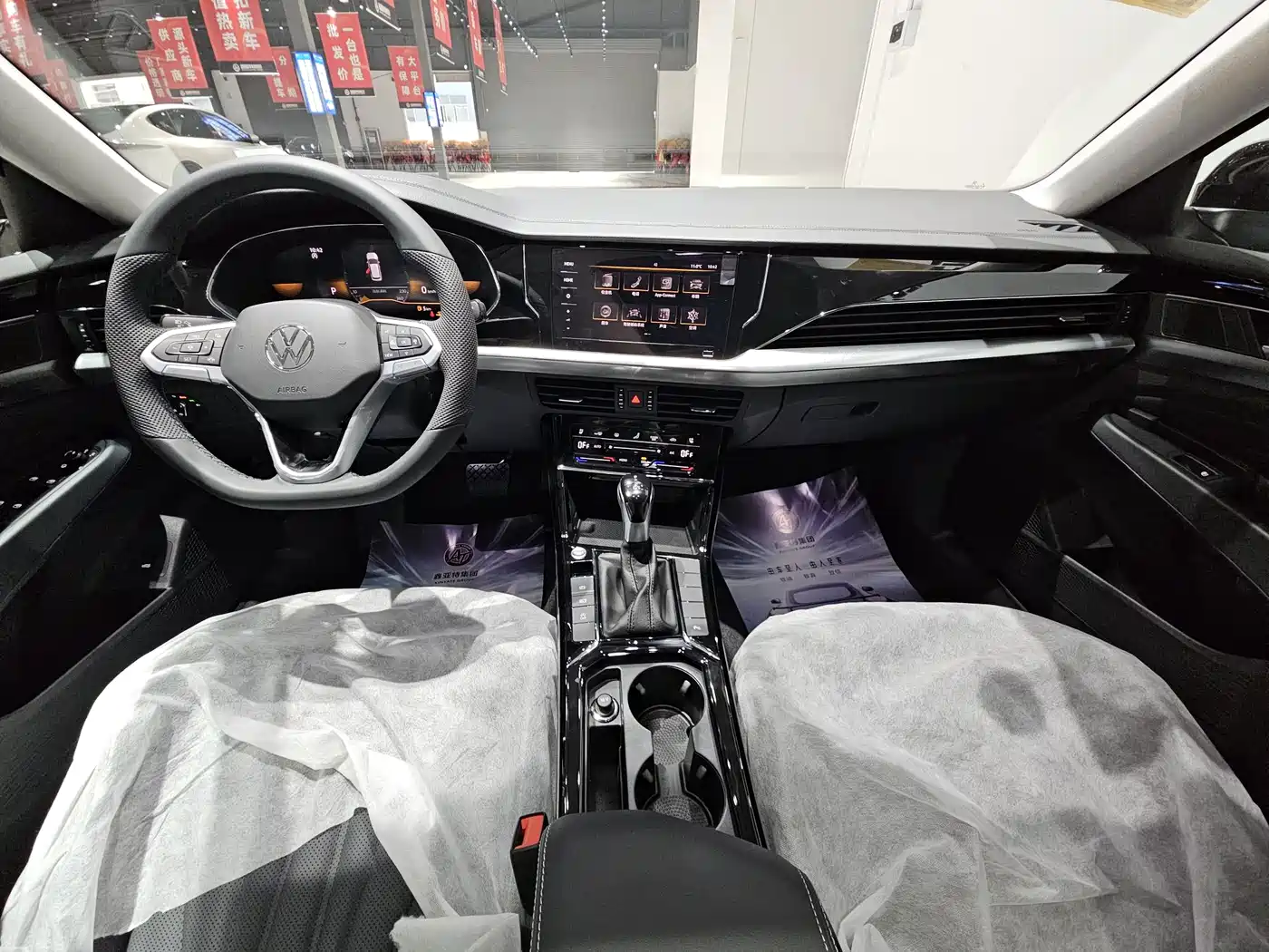 Volkswagen Passat 2025 Outstanding 330TSI Starlight Elite Edition фото 14