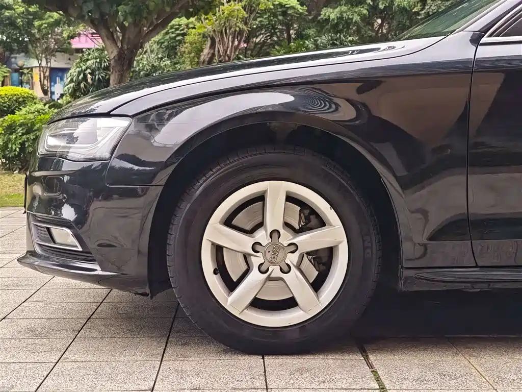 Audi A4L 2013 35 TFSI Automatic Comfort фото 5