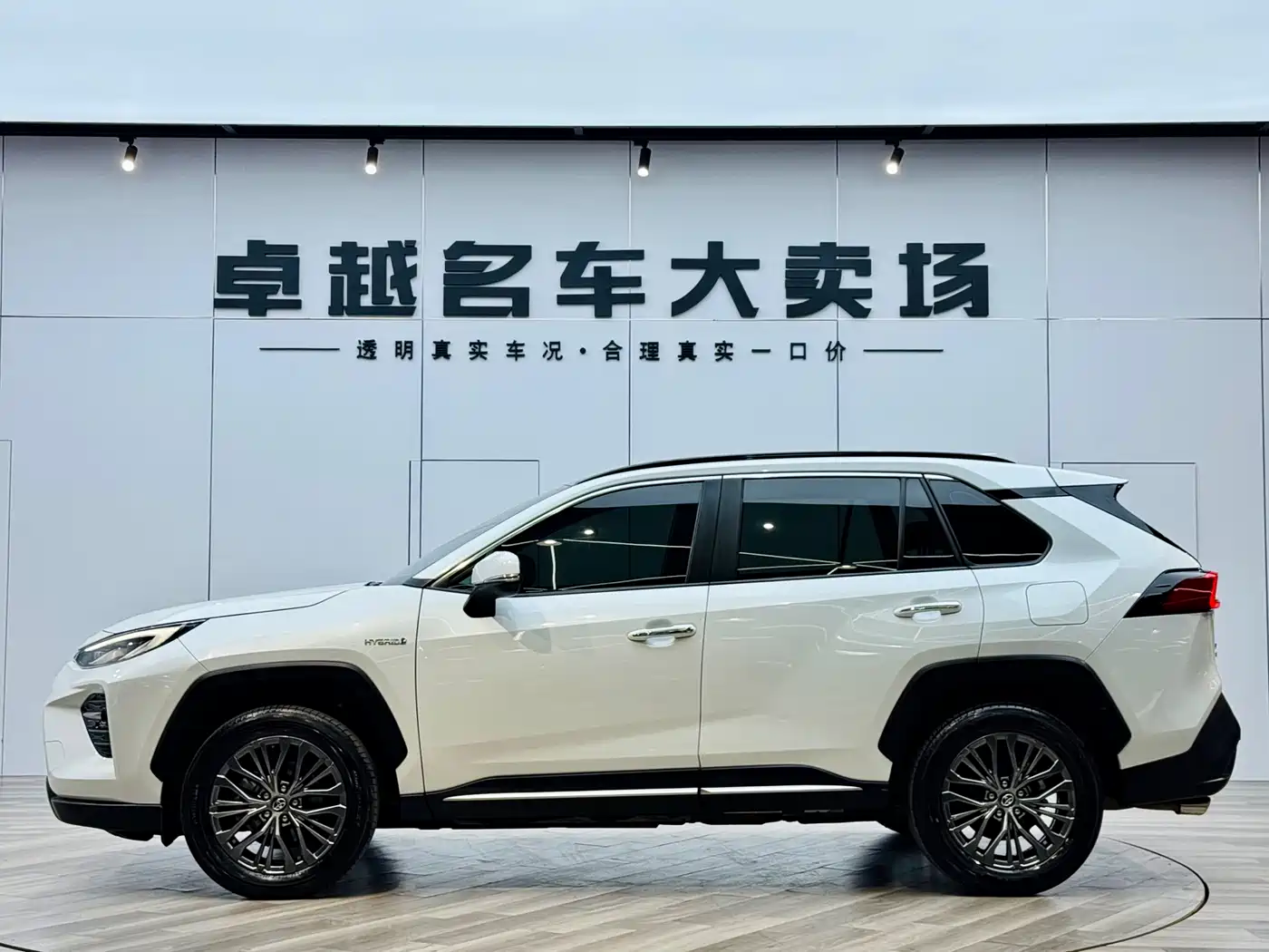 Toyota Wildlander 2023 Hybrid 2.5L E-CVT AWD Premium Edition фото 4