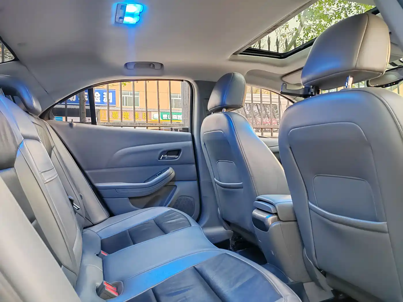 Chevrolet Malibu 2012 2.0L Automatic Luxury Edition фото 9