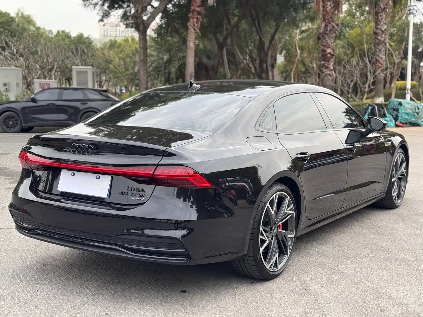 Audi A7L 2024 45 TFSI quattro S-line Black Warrior Edition фото 7