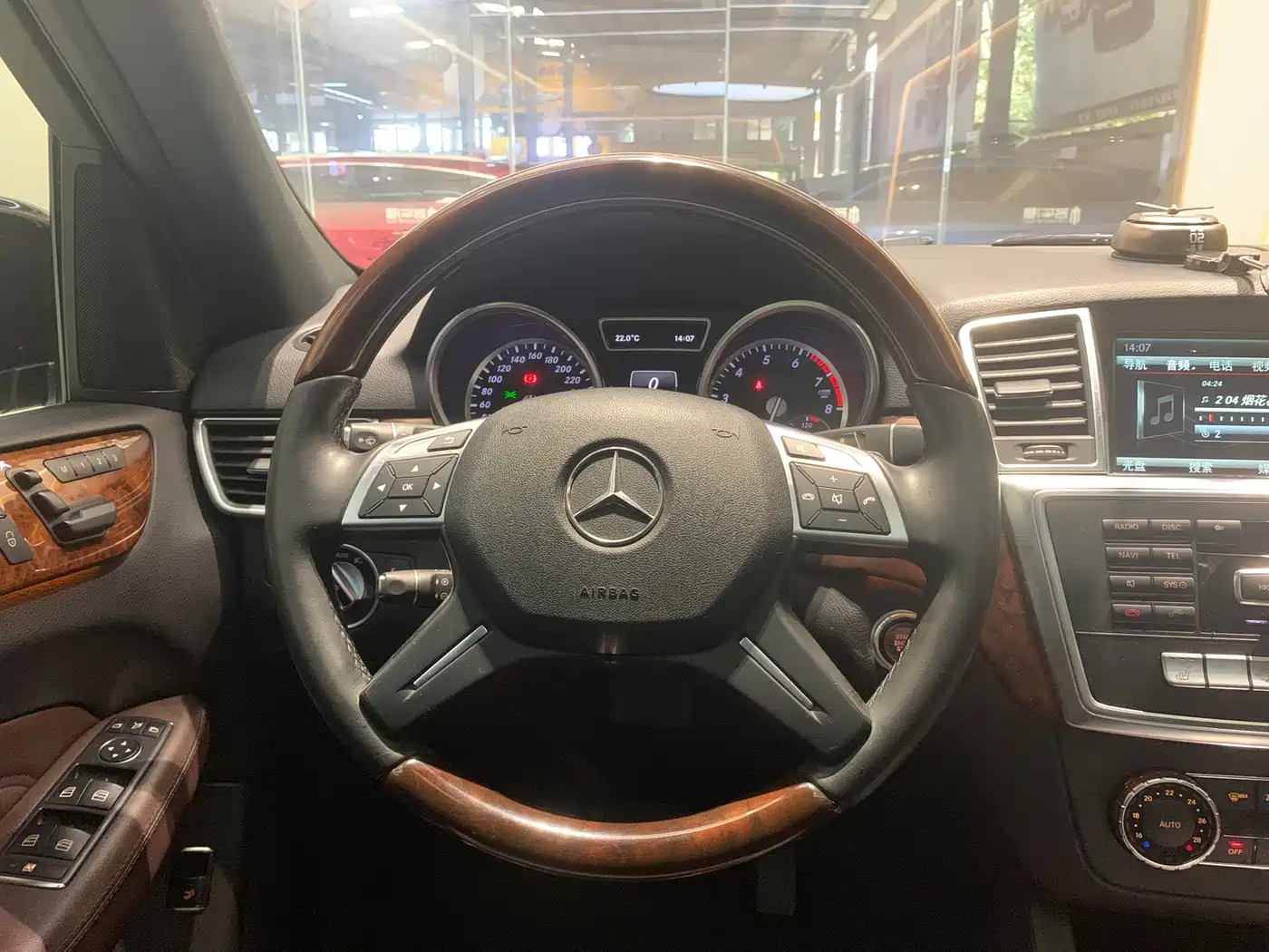 Mercedes-Benz M-Class 2014 ML 400 4MATIC Luxury фото 10