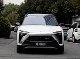 Фото 2 - NIO ES8