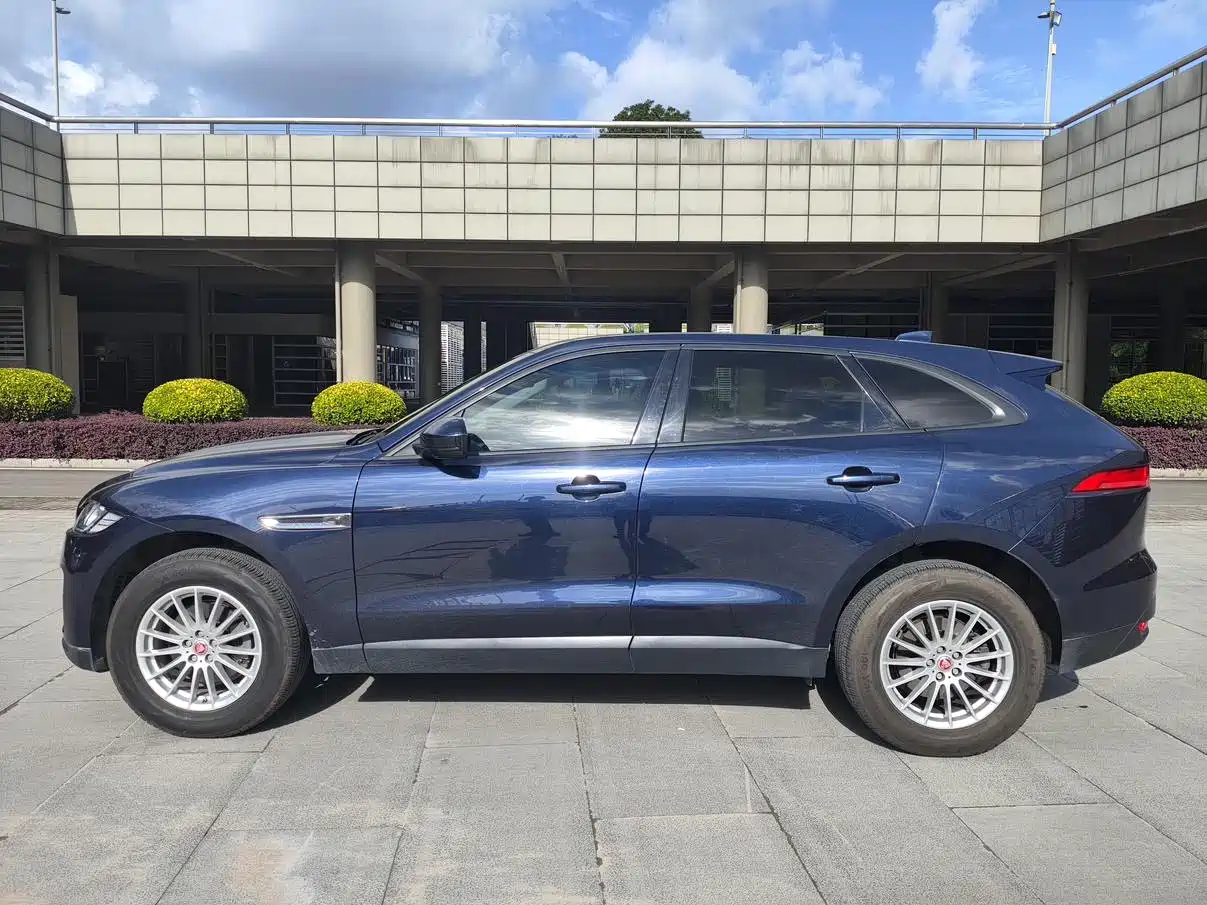 Фото 2 - Jaguar F-PACE