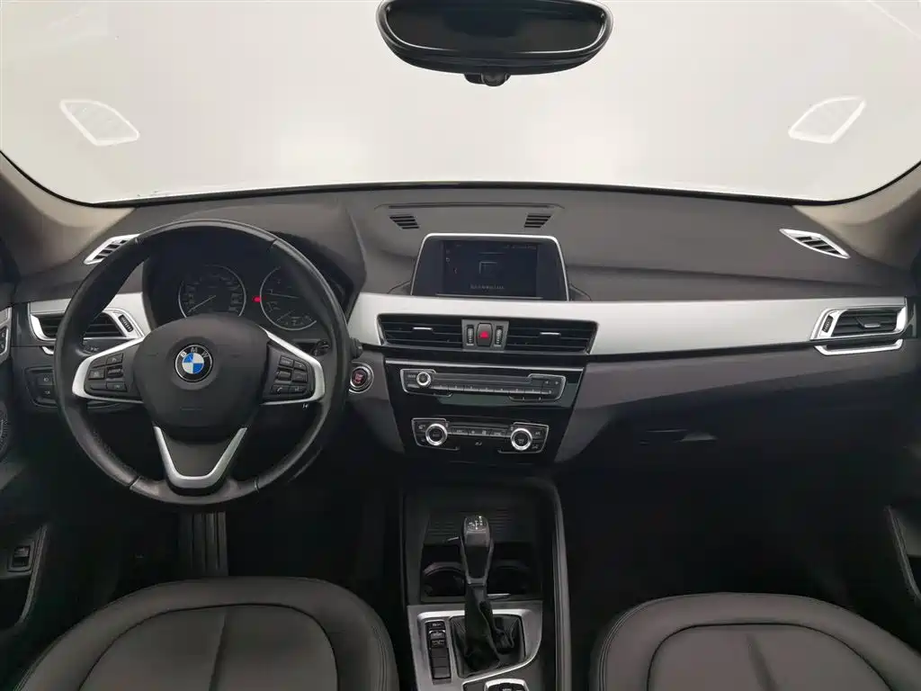 BMW X1 2018 sDrive20Li Leading Model фото 5