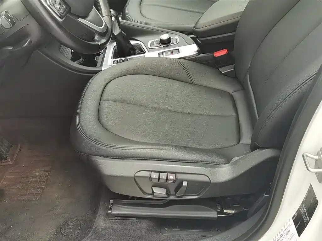 BMW X1 2018 sDrive20Li Leading Model фото 20