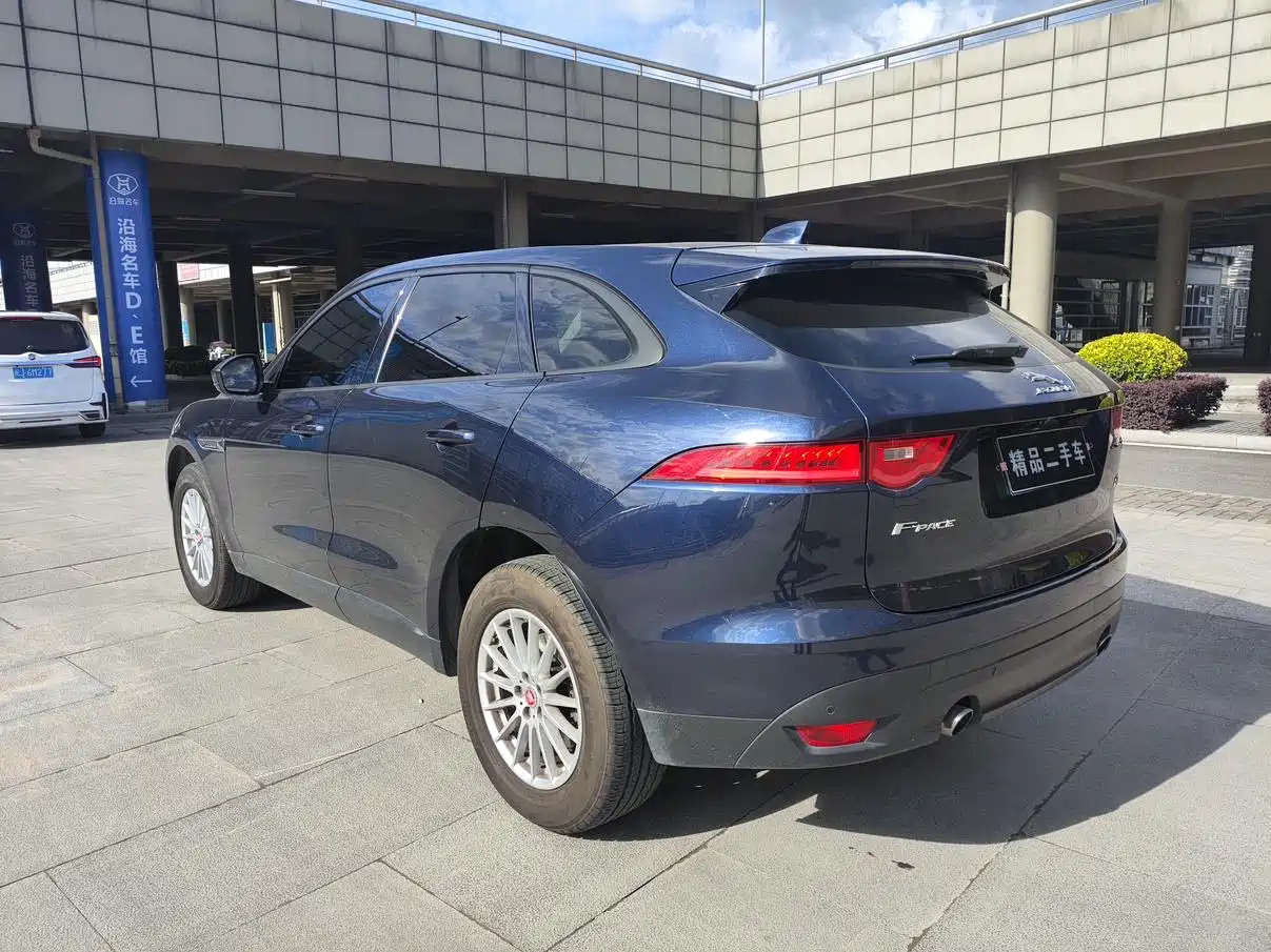 Фото 4 - Jaguar F-PACE