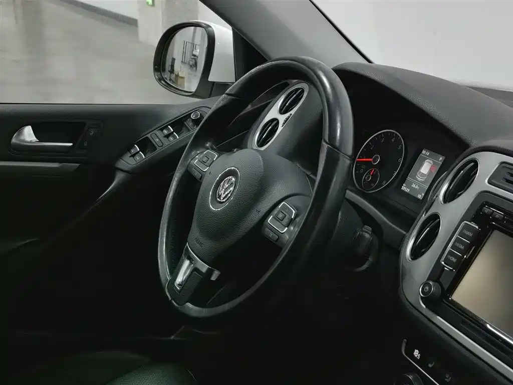 Volkswagen Tiguan 2015 1.8TSI Automatic 4WD Highline фото 22