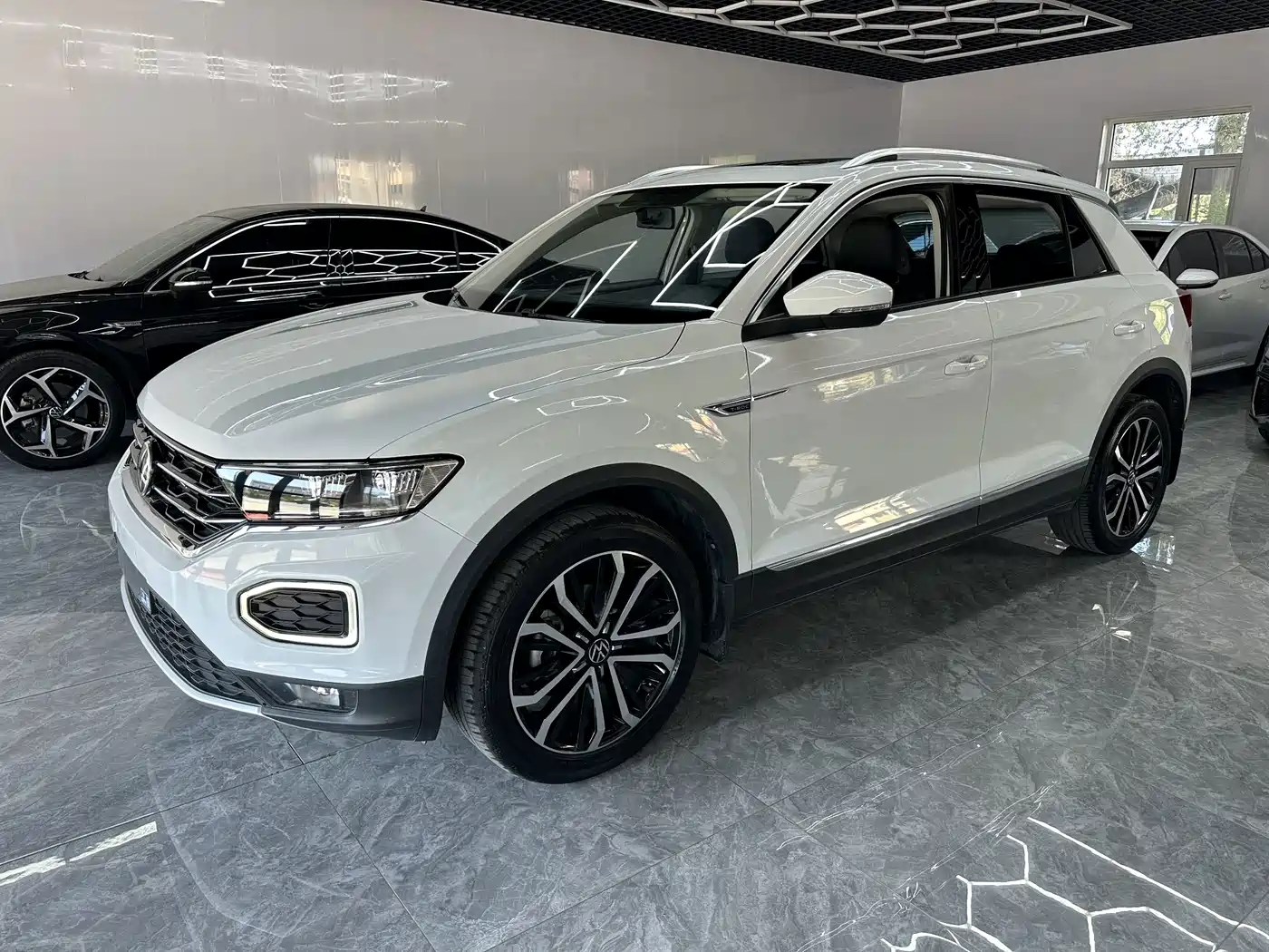 Volkswagen T-Roc, миниатюра 2