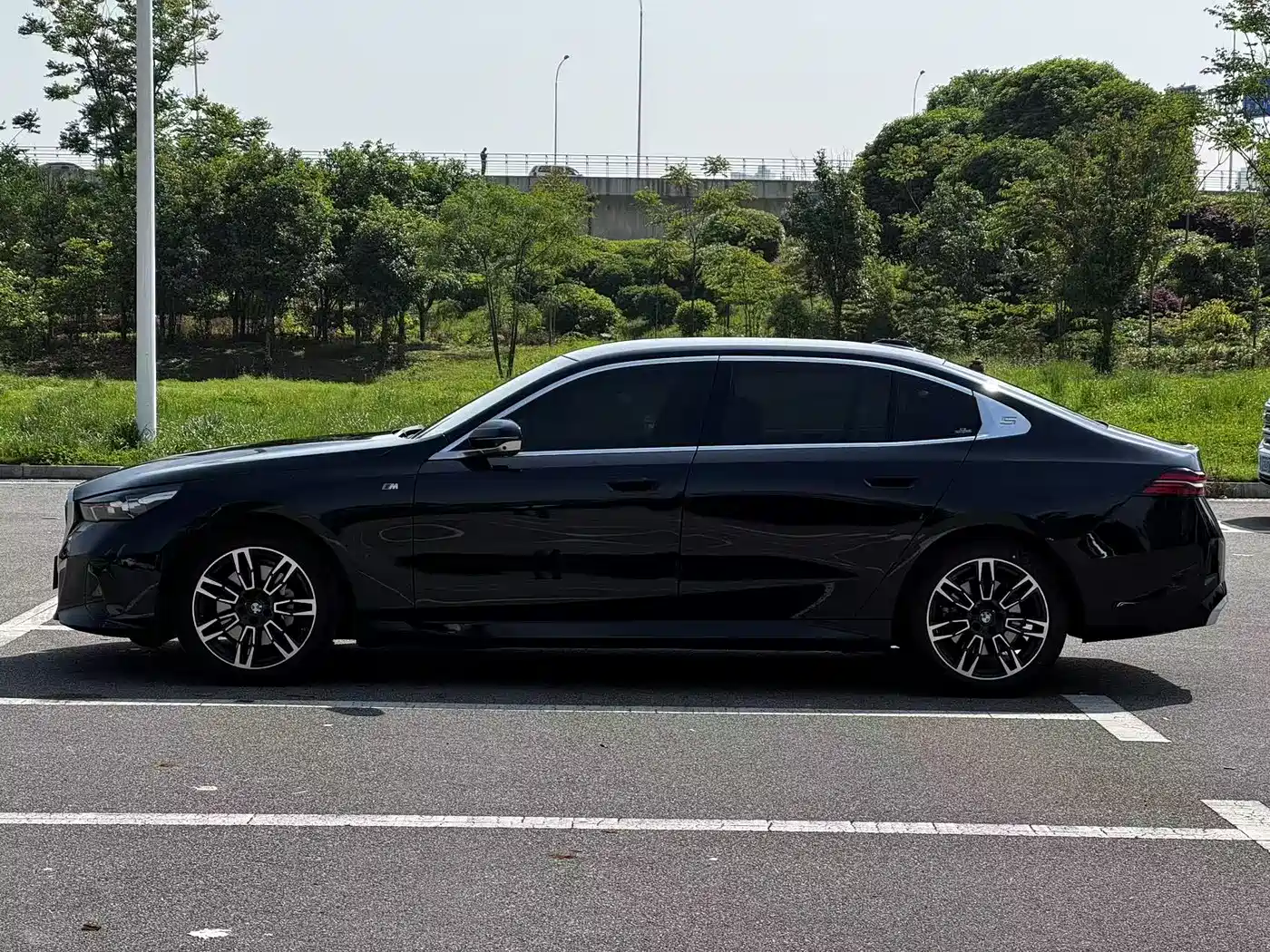 BMW 5 Series 2024 530Li Leading M Sport Package фото 14