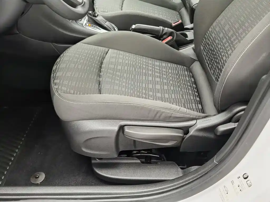 Photo 20 - Buick Verano