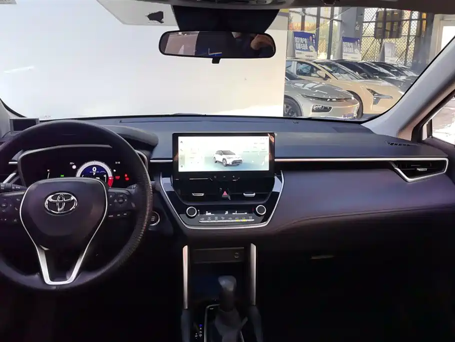 Toyota Frontlander 2023 2.0L CVT Luxury Edition фото 13