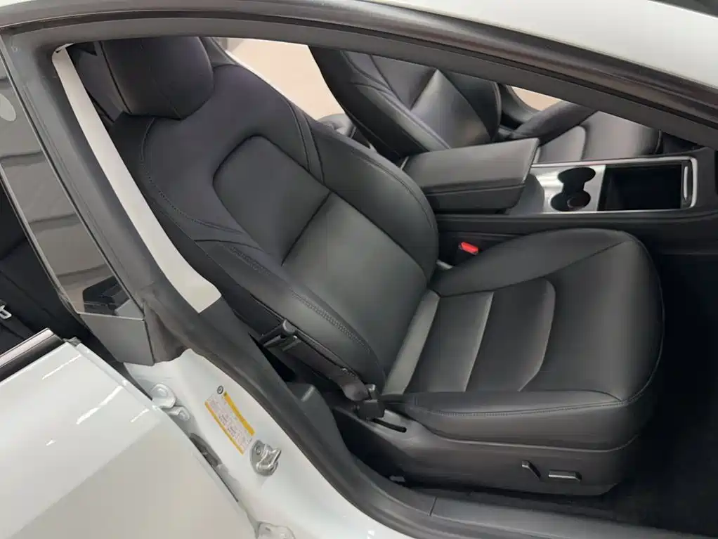 Фото 19 - Tesla Model 3