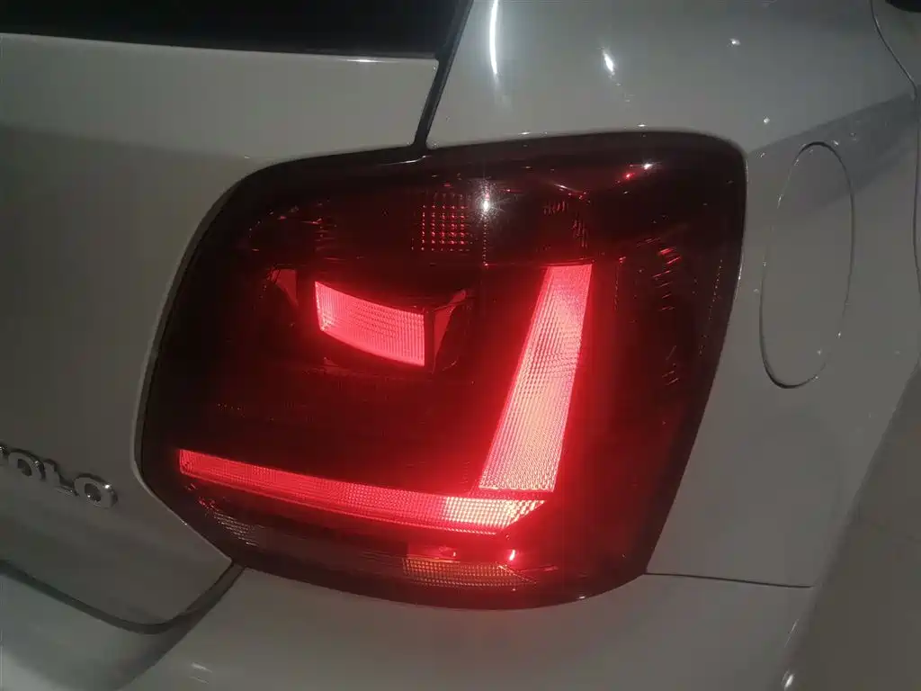Volkswagen Polo 2016 1.4L Automatic Trend фото 8