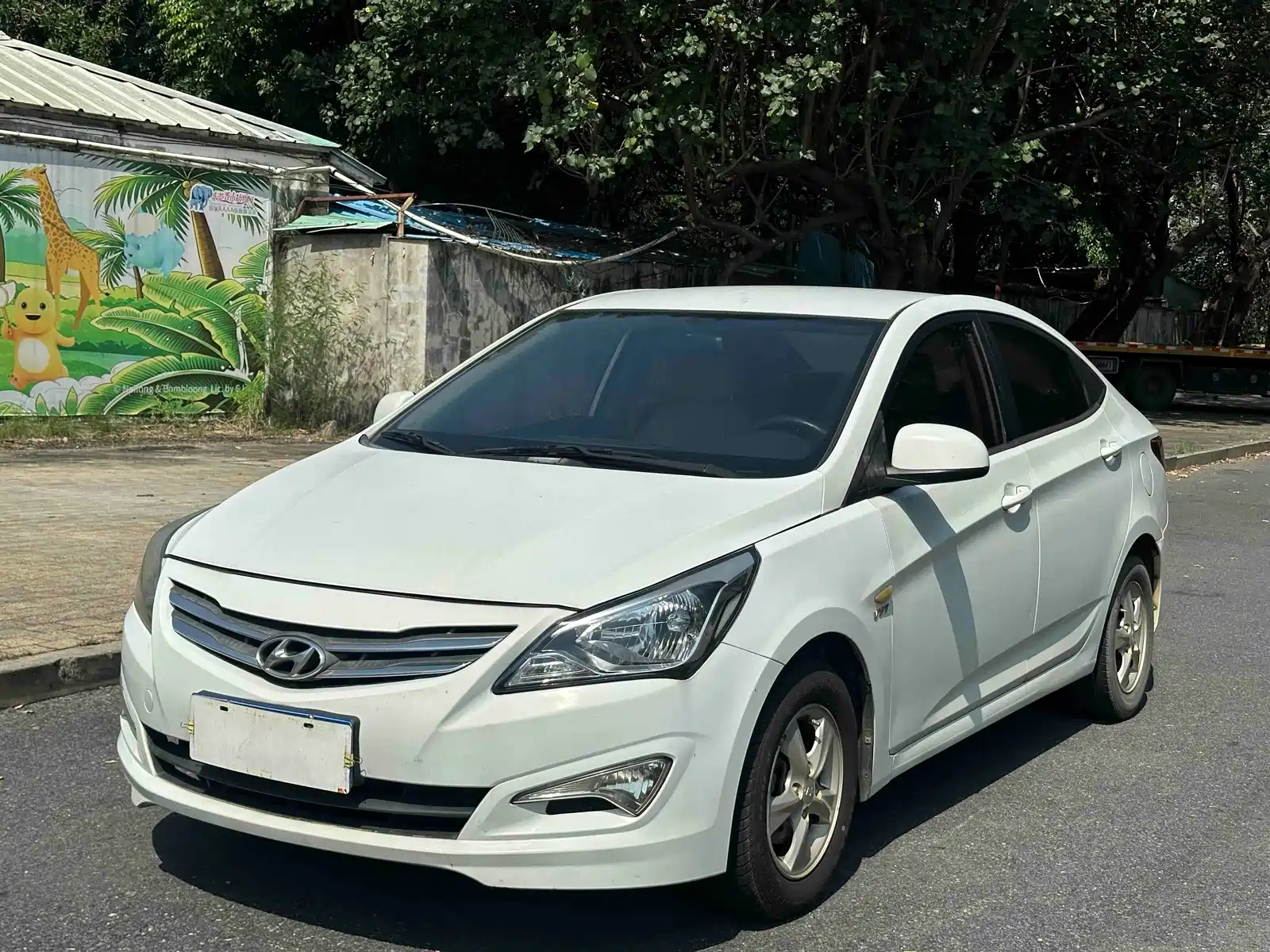 Photo 1 - Hyundai Verna