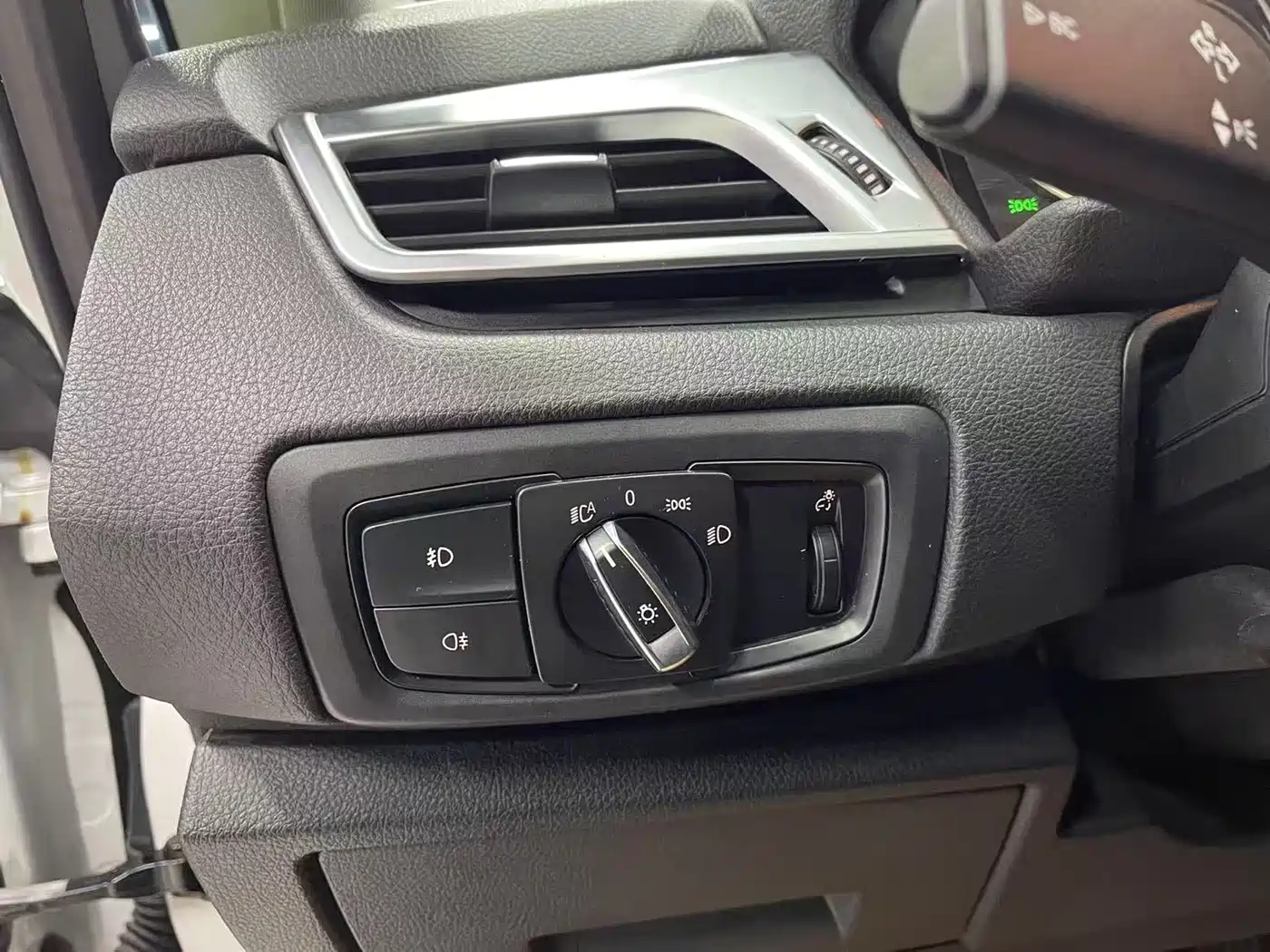 BMW 2 Series Touring 2018 218i Luxury Line фото 18