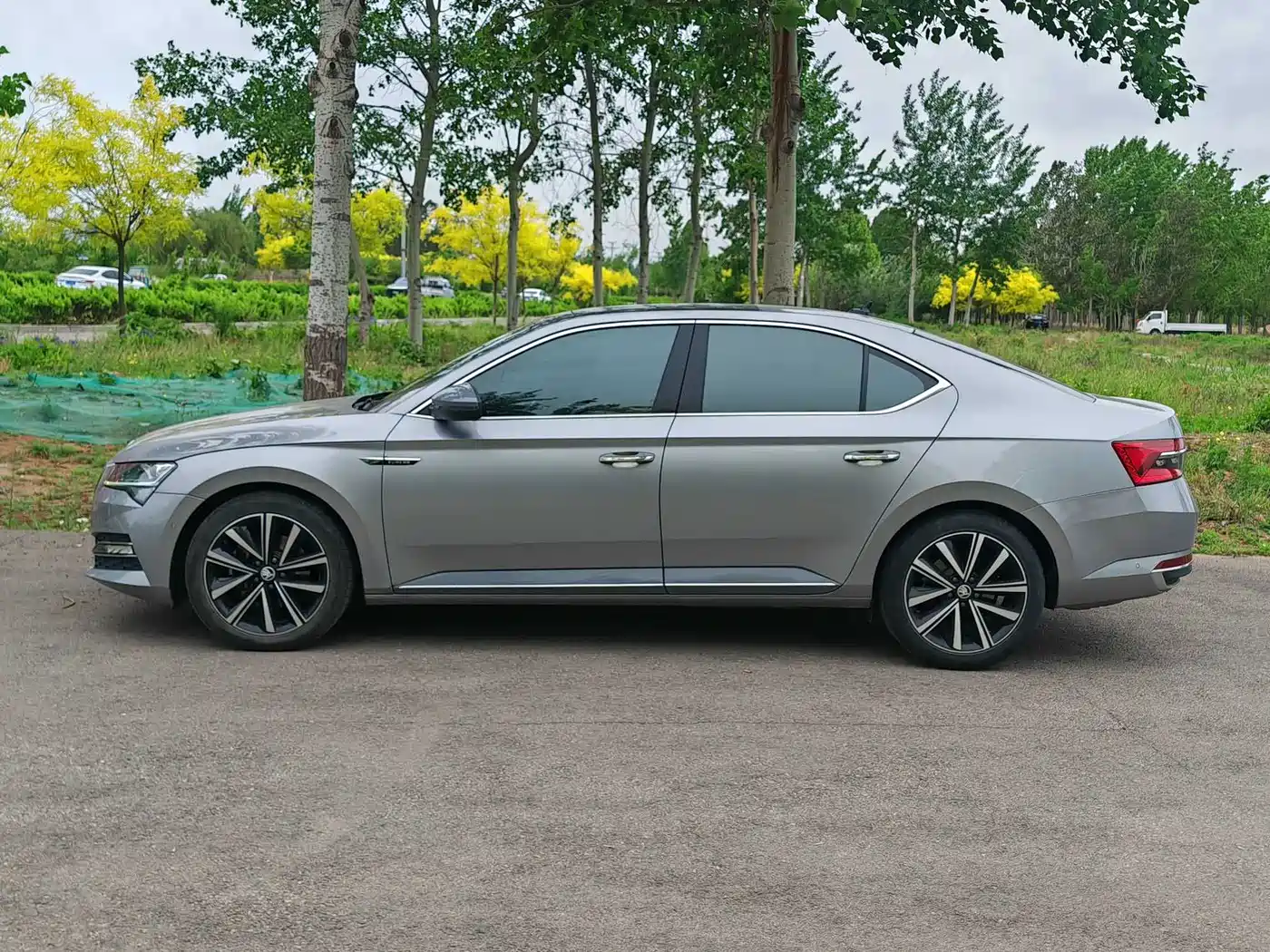 Škoda Superb 2024 TSI330 DSG Luxury Edition фото 3