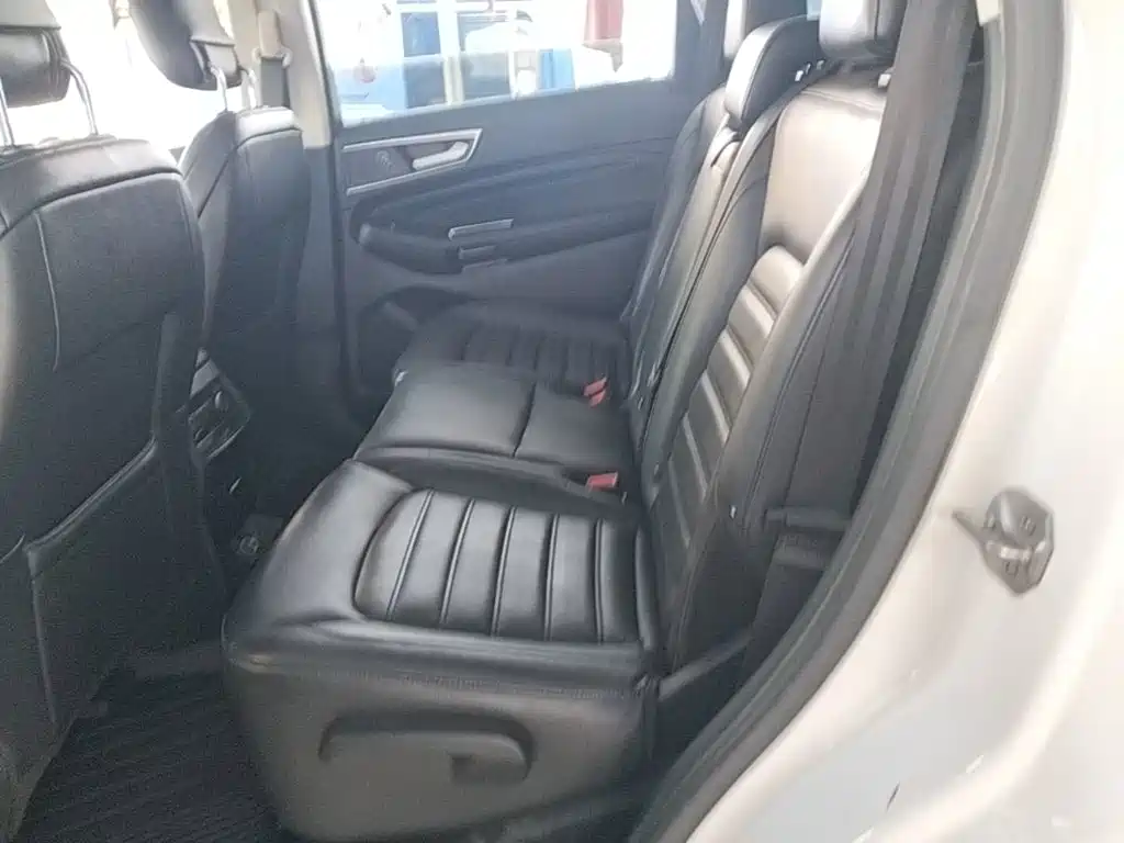 Photo 17 - Ford Edge
