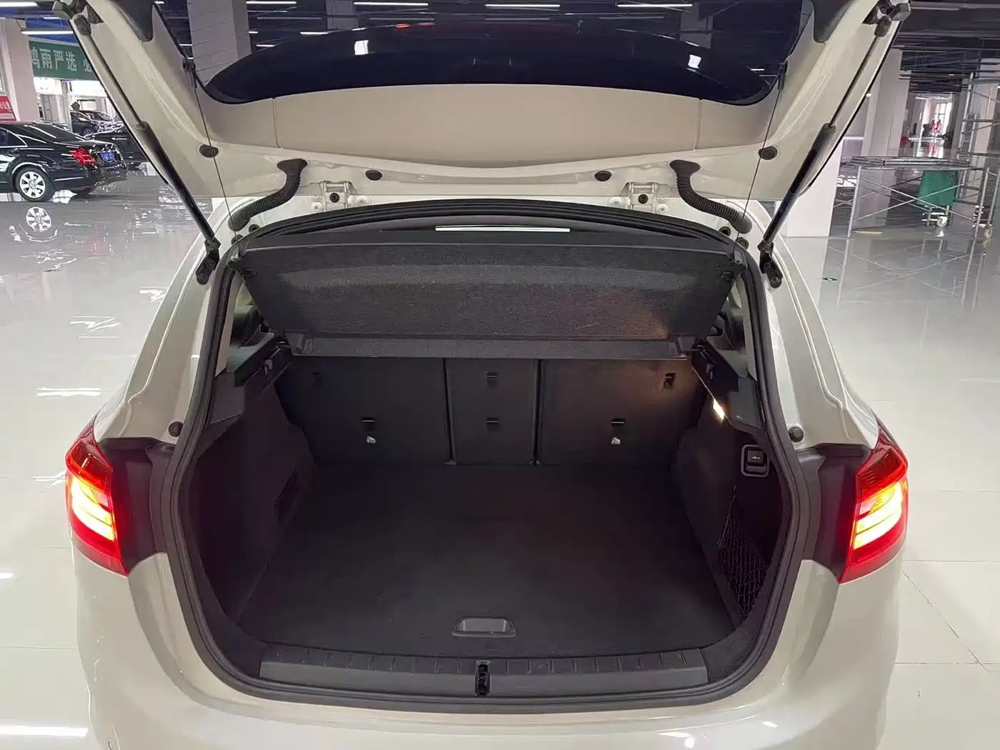 BMW 2 Series Touring 2018 218i Luxury Line фото 17