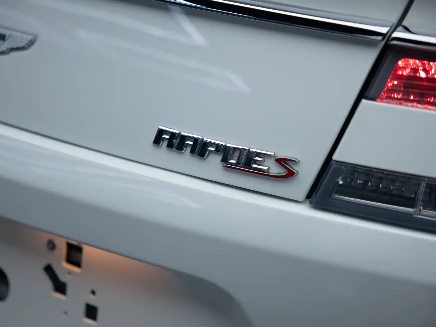 Фото 32 - Aston Martin Rapide