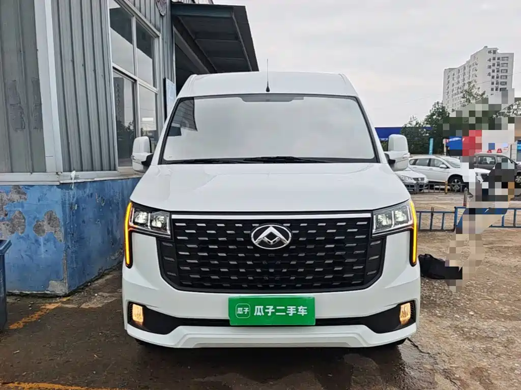 SAIC Maxus Xintu V80 2025 2025 PRO Aoyun 2.0T Manual Short Wheelbase Medium Roof 7/8/9-Seater
