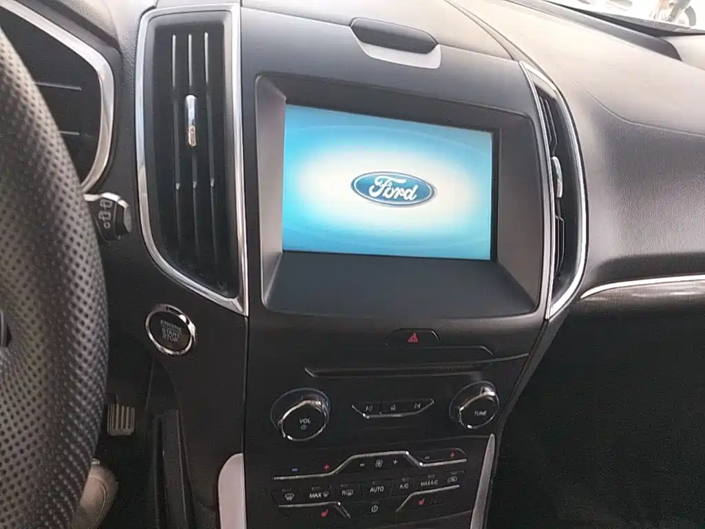 Photo 13 - Ford Edge