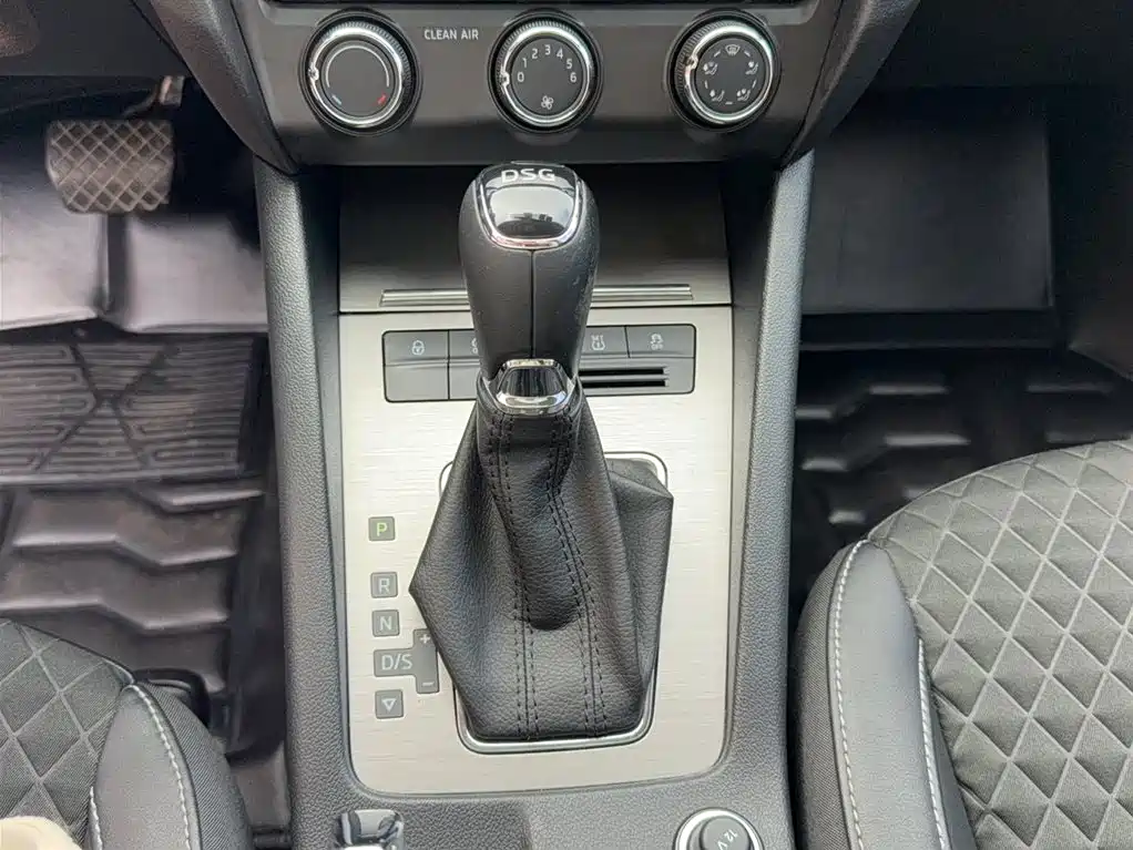 Škoda Octavia 2018 TSI280 DSG Luxury Edition фото 9