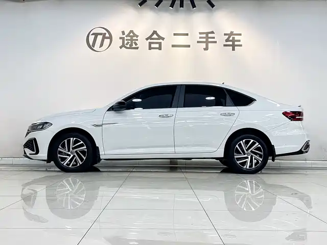 Volkswagen Lavida 2024 Model 300TSI DSG Starlight Full Comfort Edition — фото 3