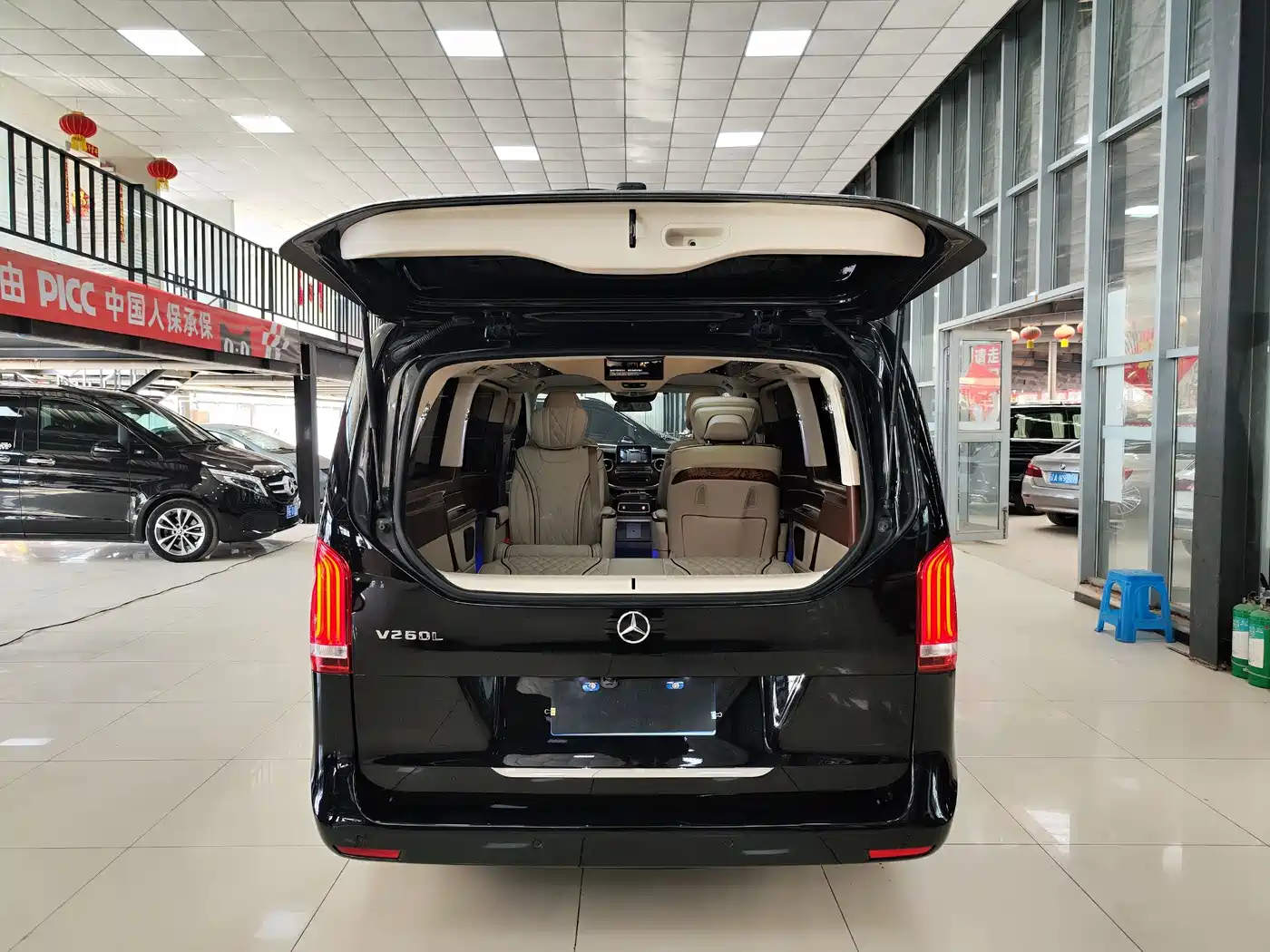 Mercedes-Benz V-Class 2018 V 260 L Premium Long Wheelbase Edition China VI фото 30