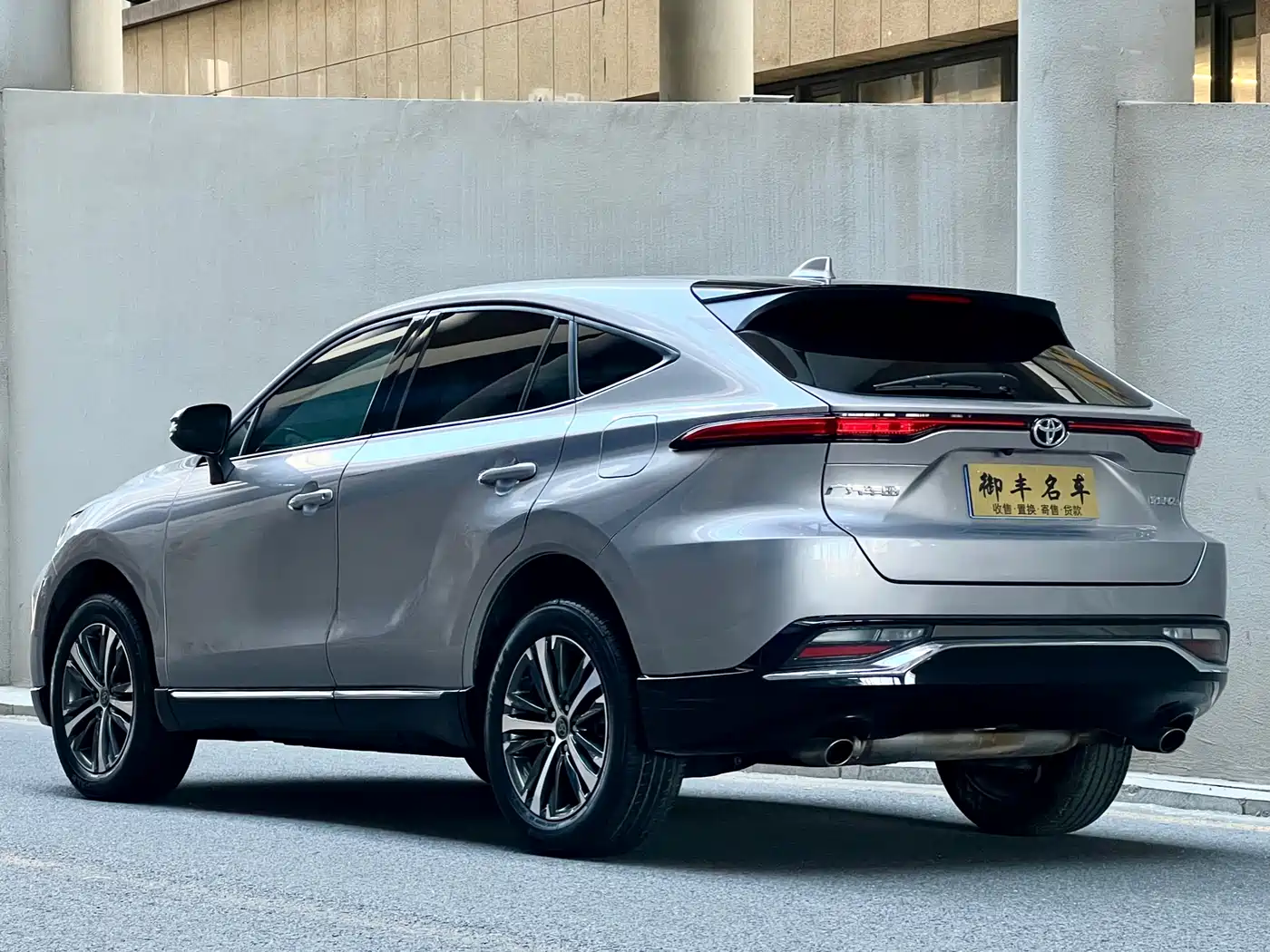 Toyota Venza 2022 2.0L CVT 2WD Luxury фото 6