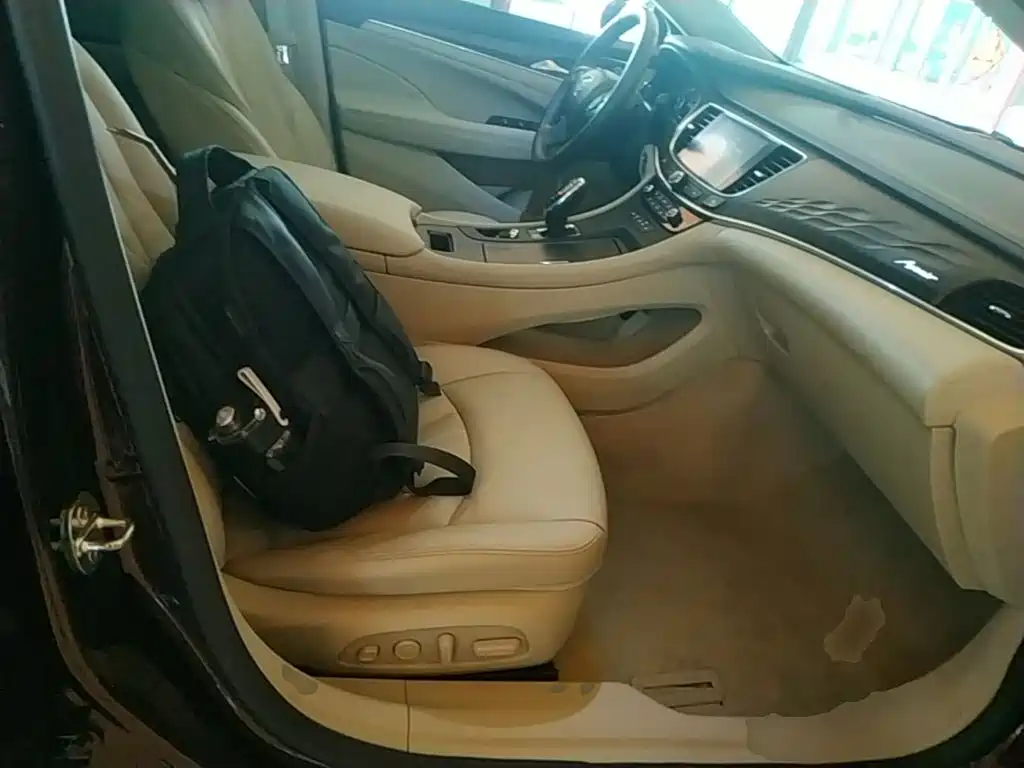 Фото 25 - Buick LaCrosse