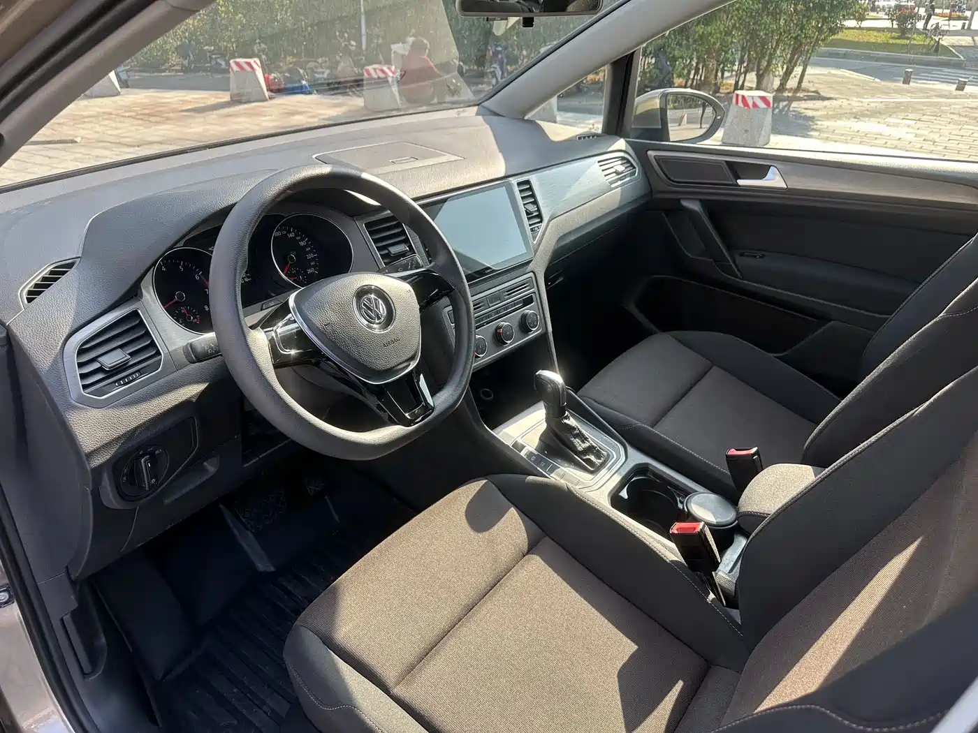Volkswagen Golf Sportsvan 2018 1.6L Automatic Comfort фото 8