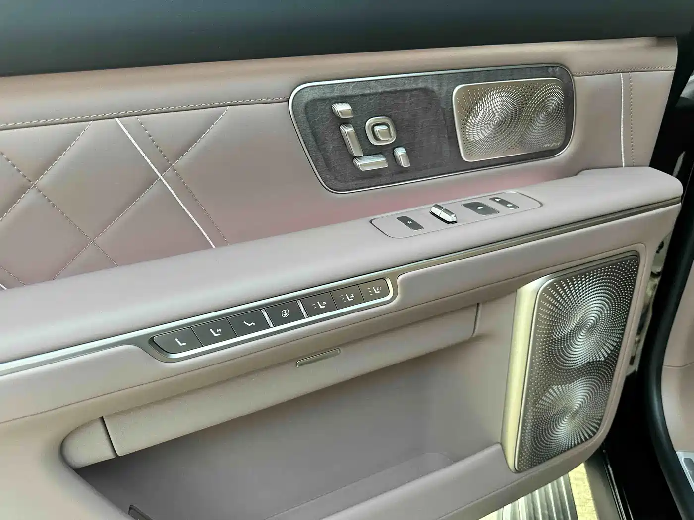 NIO ES9 2026