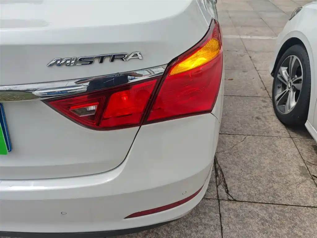 Hyundai Mistra 2014 1.8L Auto Smart GLS фото 8