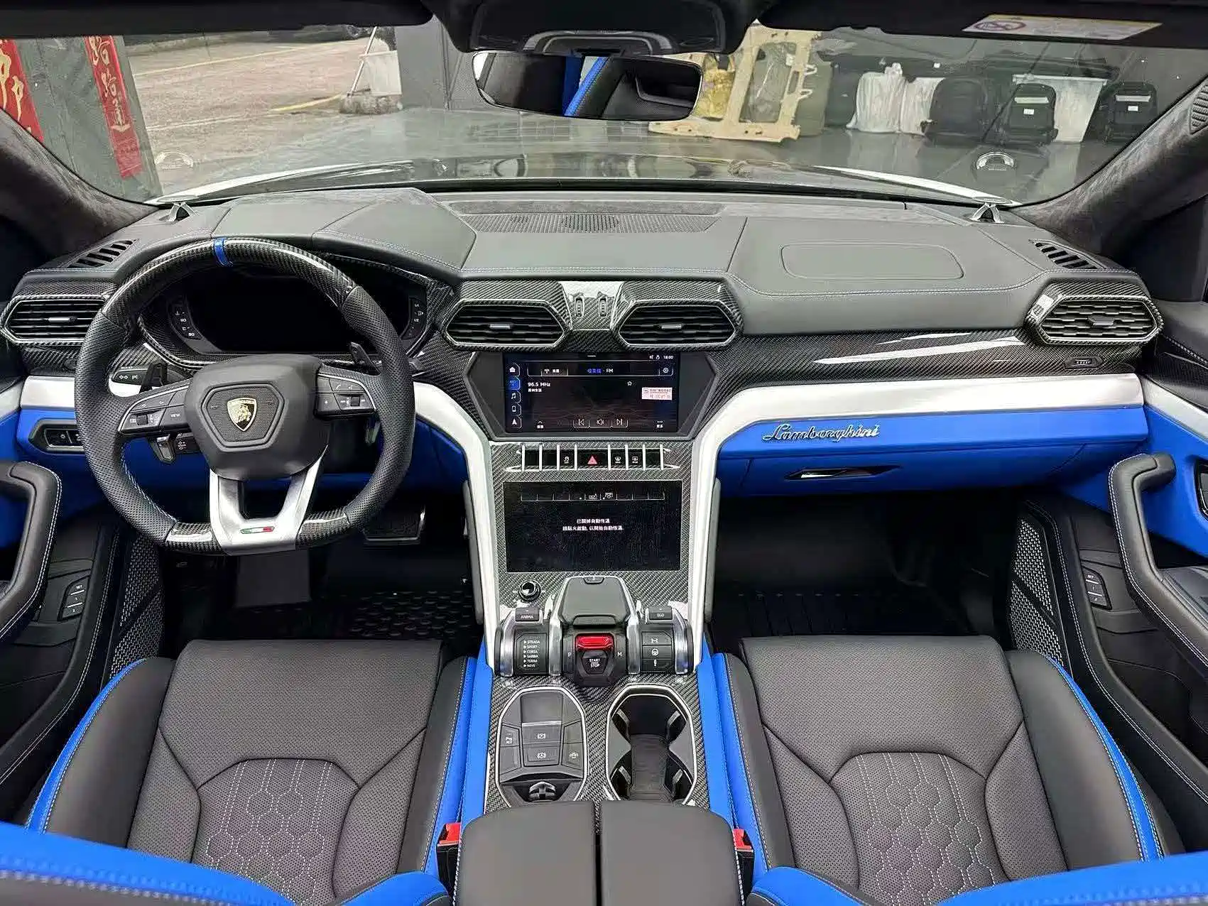 Фото 4 - Lamborghini Urus