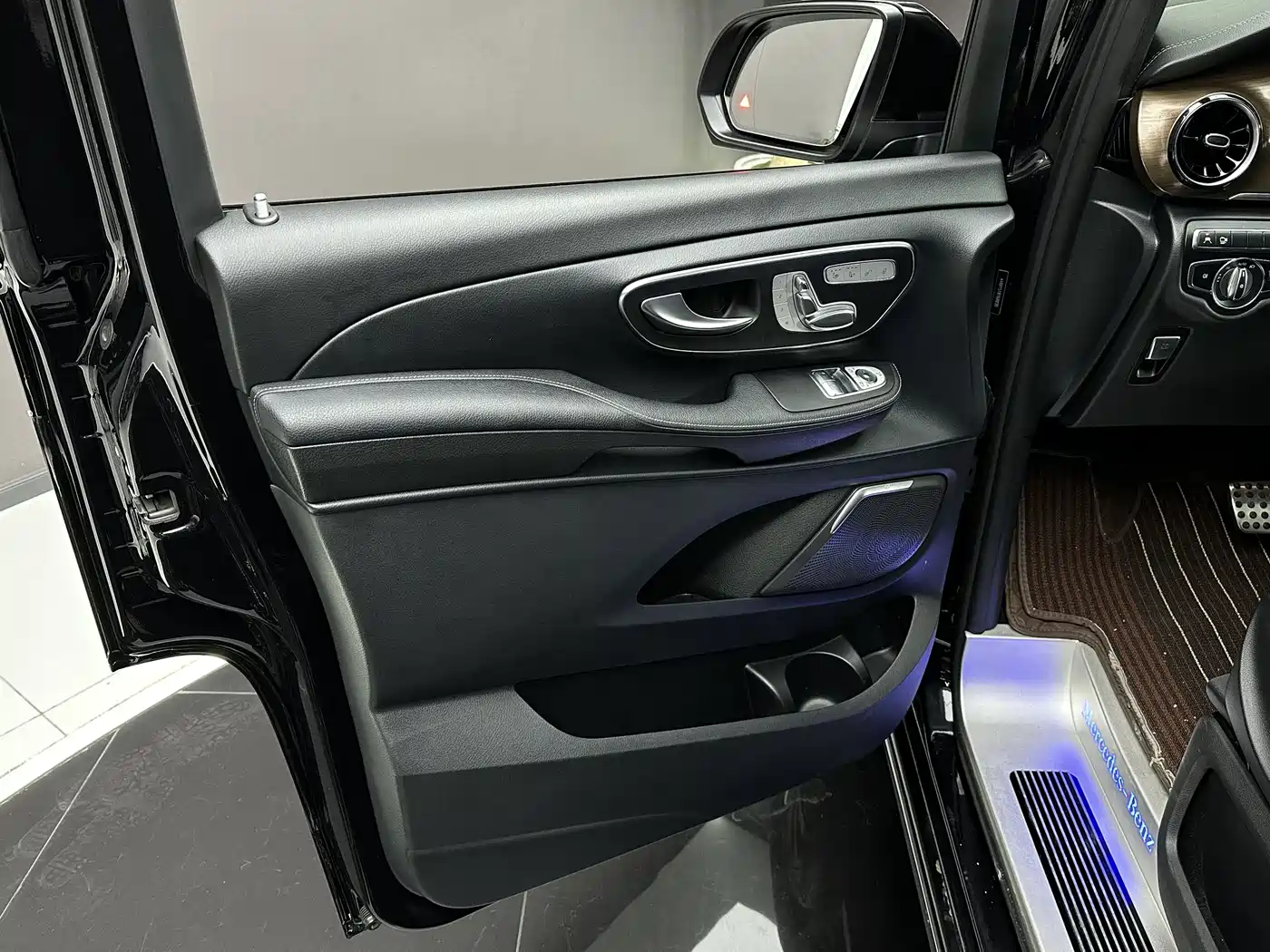 MERCEDES-BENZ V CLASS